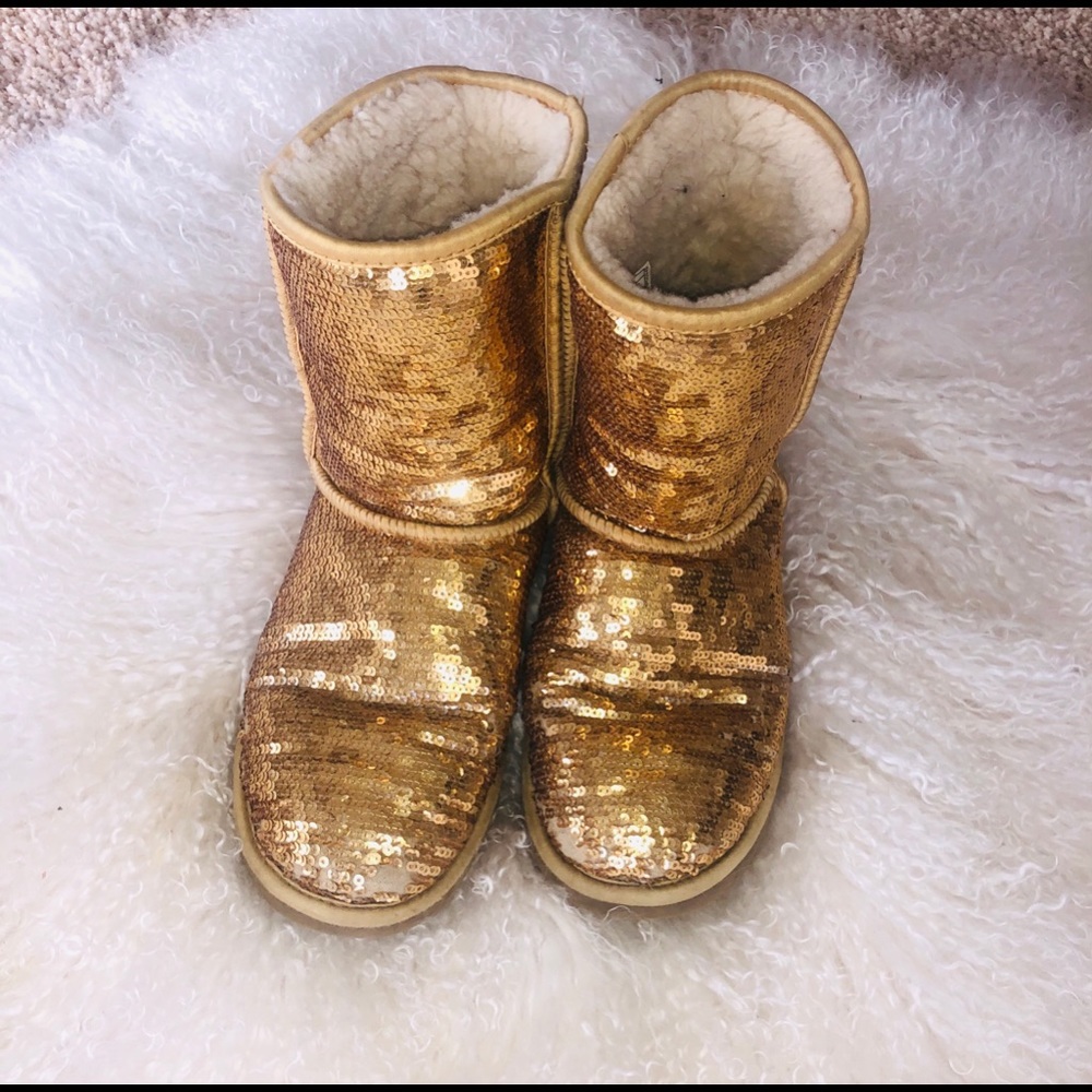 Gold Sparkly Uggs Sequins sz 8 FINAL PRICE!!! MOVING MUST GO SALE!!